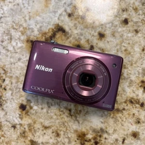 Nikon Coolpix S5200 16.0 MP 6x Opt. Zoom Compact Digital Camera. PARTLY WORKS. - Picture 1 of 5