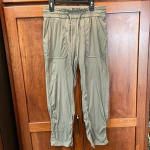 Lululemon Beyond the Studio Crop Pants Grey Sage Stripe Womens Size 6 - Picture 1 of 7