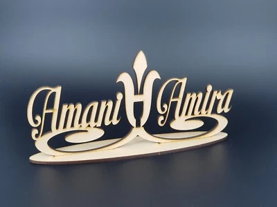 Nombre de boda corazón placa de signo independiente con nombres centro de mesa hecho a medida Foto 1 de 4