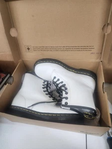 Doc Martens 1460 Boots Womens 7 White Leather Lace Up Air Wair 11822 - Picture 1 of 8