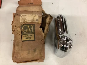 Protector de parachoques trasero derecho Oldsmobile Olds 1954 54 nuevo de lote original GM 564445 - Imagen 1 de 10