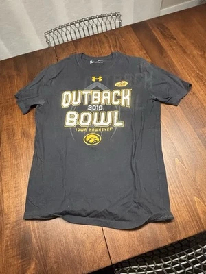 Iowa Hawkeyes 2019 Outback Bowl camiseta negra Under Armor, mediana Foto 1 de 3