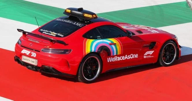 Minichamps 1:18 MERCEDES-AMG GT-R SAFETY CAR MUGELLO GP 2020 - 1.000 GP FOR FERR - Bild 1 von 1