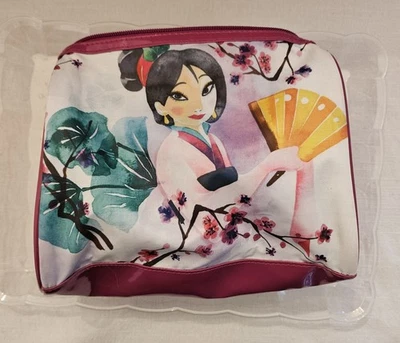 London SOHO New York Disney Princess Mulan Artwork Women's Cosmetic Bag/A5 - Image 1 of 2