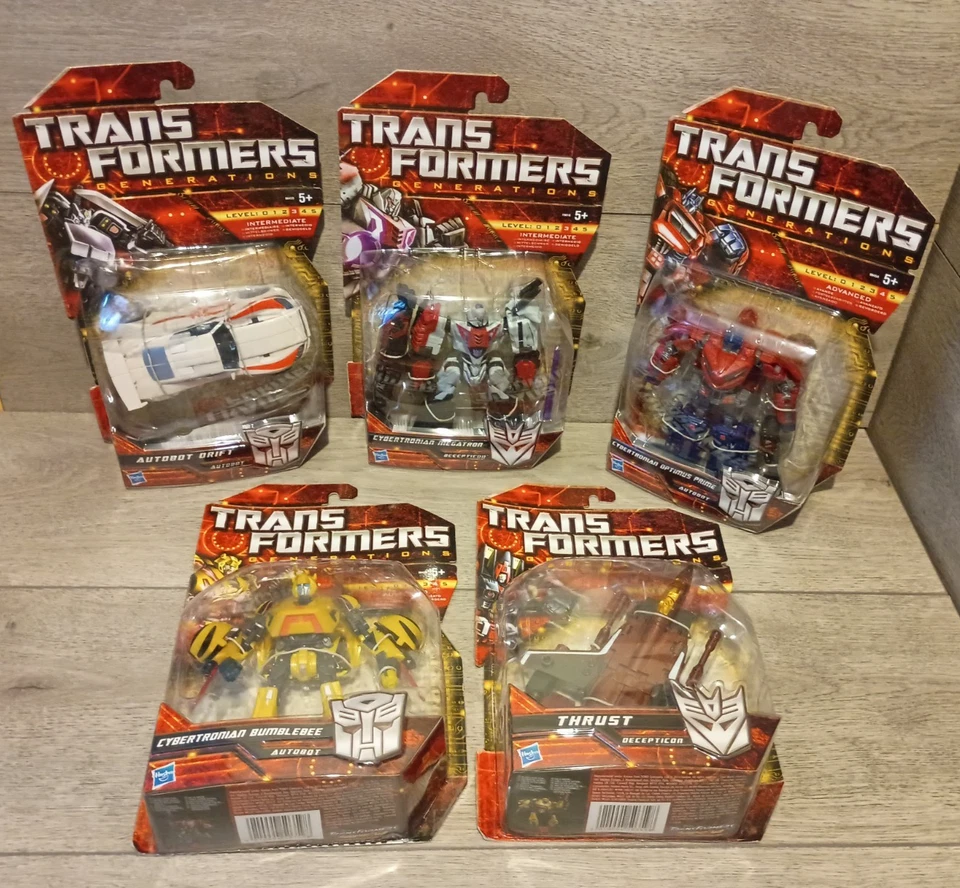 Hasbro Transformers Generations Deluxe Class Action Figure NIB - Image 1 of 1