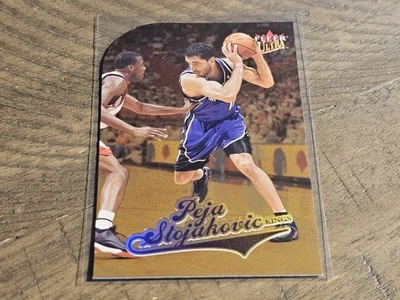 2004-2005 Fleer Ultra #152 Peja Stojakovic medalhão de ouro quase perfeito estado - Imagem 1 de 3