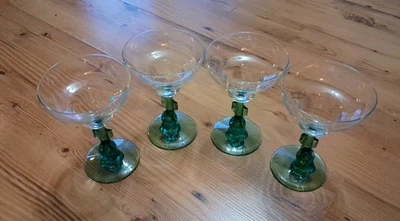 Juego de 4 copas de margarita de vidrio verde vintage - estilo soplado a mano con tallo de cactus Foto 1 de 4