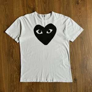 Play Comme Des Garcons T Shirt White With Black Heart Size XL - Picture 1 of 5