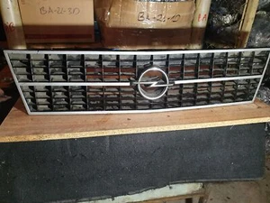 Parrilla superior delantera OPEL KADETT D Estate 35, 36, 45, 46 1980 24969651 - Imagen 1 de 12