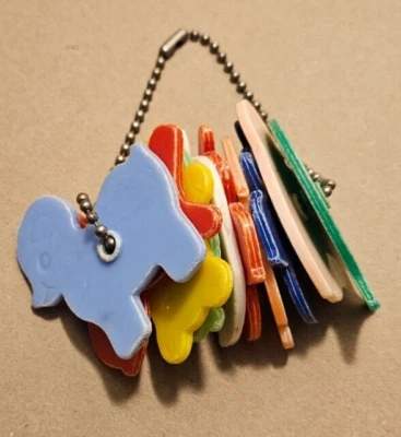 Juguete para bebé vintage sonajero mordedor duro plástico color animales con cadena Foto 1 de 3