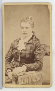 Junge Frau Karo Kleid CDV Carte de Visite um 1880 - Bild 1 von 2