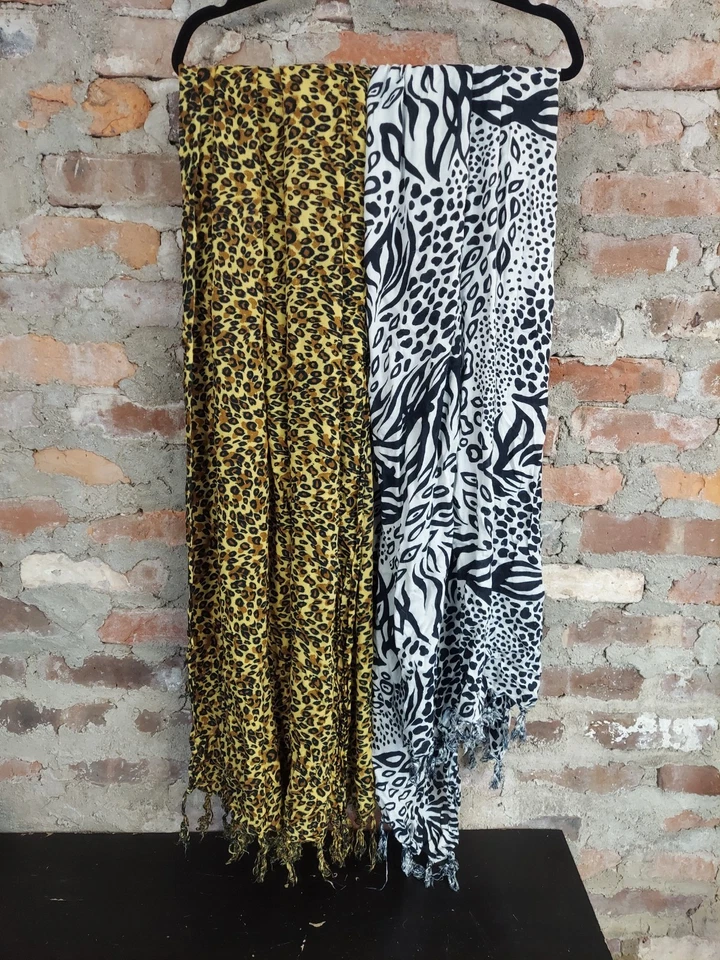 2 件动物印花围巾 Scraf 批量斑马豹 38x60 英寸披肩/裹巾 (G) — 第 1/3 张图片