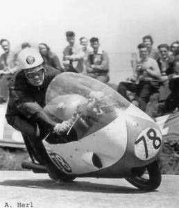 Gilera 500cc four cylinder Bob McIntyre winner 1957 Isle of Man motorcycle race - Picture 1 of 1