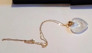 LALIQUE ROSE CHIARE ROSSE O BIANCHE SPLENDIDO CIONDOLO CUORE CATENA ORO 9CT BNB - Foto 1 di 7