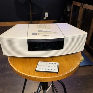 Sistema de música Bose Wave AM/FM reproductor de CD radio reloj con control remoto AWRCC2 totalmente probado - Imagen 1 de 4