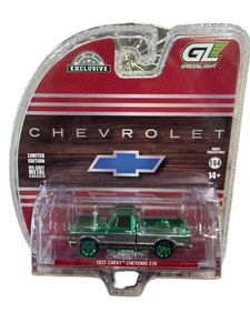 Greenlight GREEN CHROME 1972 Chevy Cheyenne C10 Short Bed Red & Gray 1/64 - Picture 1 of 1