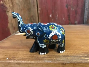 bunter geschnitzter Elefant aus Holz mit handbemalten Blumen 3,75 Zoll blau.....b9 - Bild 1 von 5