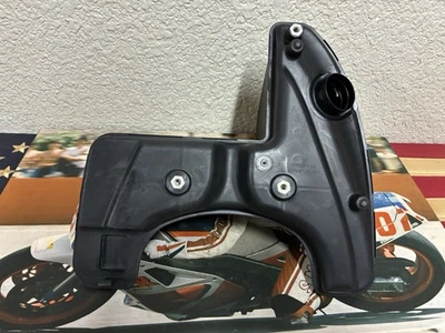 2007-2011 07-11 Harley Davidson Sportster 1200 883 резервуар перелива масла - Изображение 1 из 4