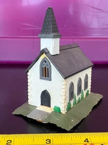 N SCALE  SMALL COUNTRY CHURCH - Picture 1 of 4