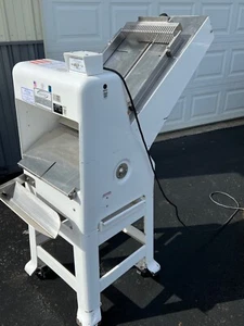 Oliver 797-32NC - Bread Slicer - Picture 1 of 9