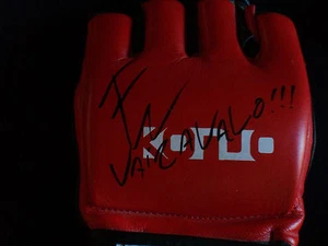 Fabricio Werdum handsignierter MMA Kampfhandschuh - Bild 1 von 3