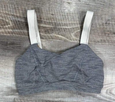 Sujetador deportivo vintage Lululemon blanco y negro micro rayas talla 6 correas anchas Foto 1 de 4