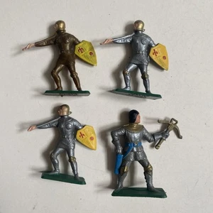 AG317 Vintage plastic toy soldiers STARLUX medieval knights - bundle of 4 - Picture 1 of 7