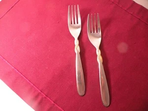 Set Of 2 Salad Forks Retroneu BRAID-GOLD ACCENT Glossy 18-8 Stainless 6 1/2" - Picture 1 of 5
