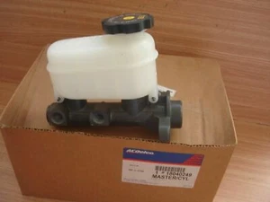 Brake Master Cylinder for Chevrolet Blazer GMC Jimmy 18040249 OEM - Picture 1 of 3