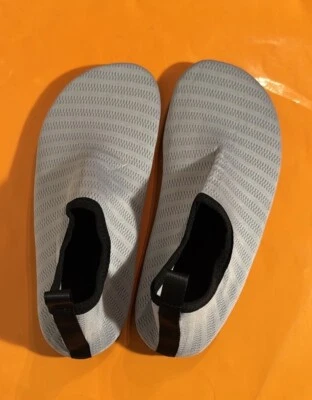 Ladies Mesh Water Shoes Rubber Nonslip Sole New CH240 US6.5-7 - Image 1 of 3