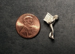 Figuras de metal sin pintar de metal escala HO Gandy Dancers 'Man Carrying Box on Back' - Imagen 1 de 4