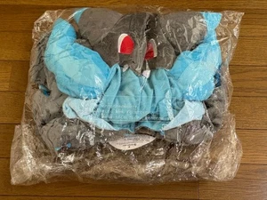 Centro Pokémon Mega Charizard X Ver. Poncho con capucha de edición limitada con Pikachu - Imagen 1 de 12