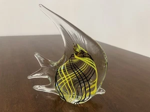 REMINISCENCIA DE CRISTAL DE MURANO ÁNGEL PEZ ARREMOLINADO VIDRIO AMARILLO Y NEGRO - Imagen 1 de 7