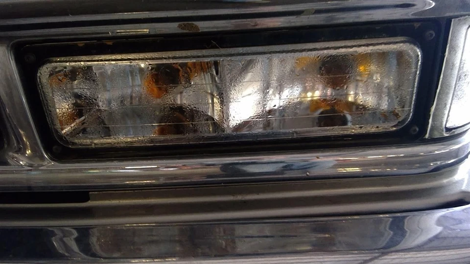 Luz de señal de giro de estacionamiento izquierda debajo de faros compuestos Chevy C/K 1500 1994-1999 Foto 1 de 1