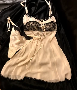 Neu mit Etikett Vintage Victoria's Secret Y2K Med Milkmaid 100 % Seide Nachthemd Set pink schwarz - Bild 1 von 21