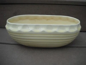 Maceta acanalada amarilla oblonga de cerámica Art Deco vintage de EE. UU. 176 - Imagen 1 de 7