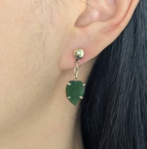 Vintage 9ct Gold Green Nephrite Jade Leaf Dangle Drop Earrings - Picture 1 of 9
