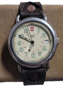 Vintage Swiss Army Quartz Watch – Luminous Dial, Leather Strap, Date Function - Picture 1 of 9