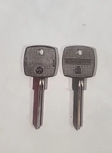 VINTAGE MERCEDES IGNITION MB33 AUTO KEY BLANK - Picture 1 of 1