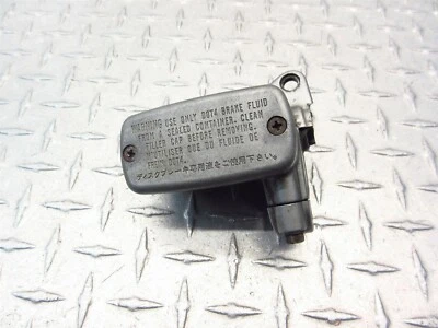 Главный цилиндр правого переднего тормоза 1993 90-93 Honda VFR750 Interceptor  - Изображение 1 из 4