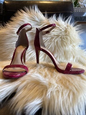 VINCE CAMUTO FRENCHIE2 FUCSHIA Leather Fashion Ankle Strap Open Toe  Pumps - Image 1 of 4