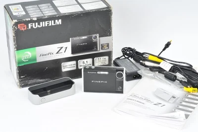 Fujifilm Finepix Z1 5.1MP Compact Digital Camera Boxed with Dock - Image 1 of 4