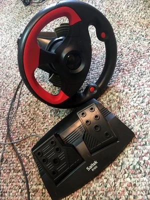 Volante y pedales deportivos vintage Saitek R100 Foto 1 de 4