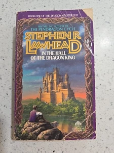 1992 In The Hall Of The Dragon King by Stephen R Lawhead Avon Paperback - Imagen 1 de 2