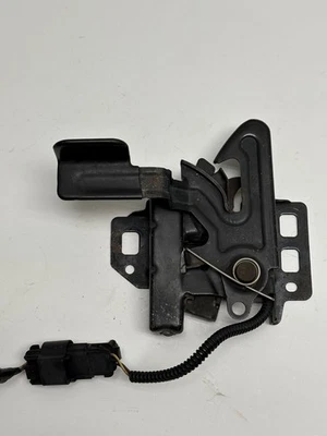 Оригинальный привод защелки замка капота Cadillac STS 2005-2011 15785119 - Изображение 1 из 4