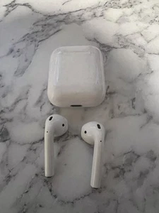 Apple AirPods with Charging Case - White Genuine - Photo 1 sur 4
