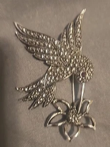 VTG 1980's AVON Silver Tone Marcasite 2.5" Purple Eye Hummingbird Brooch Pin - Picture 1 of 10