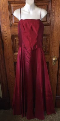 JS COLLECTIONS Red Sleeveless Formal Evening Bridesmaid Prom DRESS GOWN Sz 10  - Image 1 of 4
