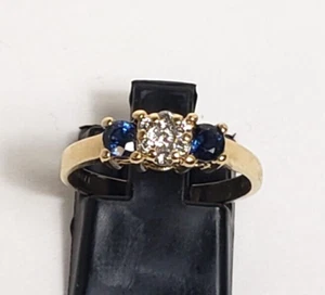 HERMOSO ANILLO DE ORO AMARILLO DE 14K 0,15 QUILATES TW DIAMANTES Y ZAFIROS TALLA 6,75 - Imagen 1 de 6