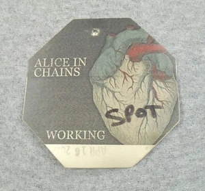 2010 Black Gives Way tour ALICE IN CHAINS BACKSTAGE PASS working crew cloth - Picture 1 of 3
